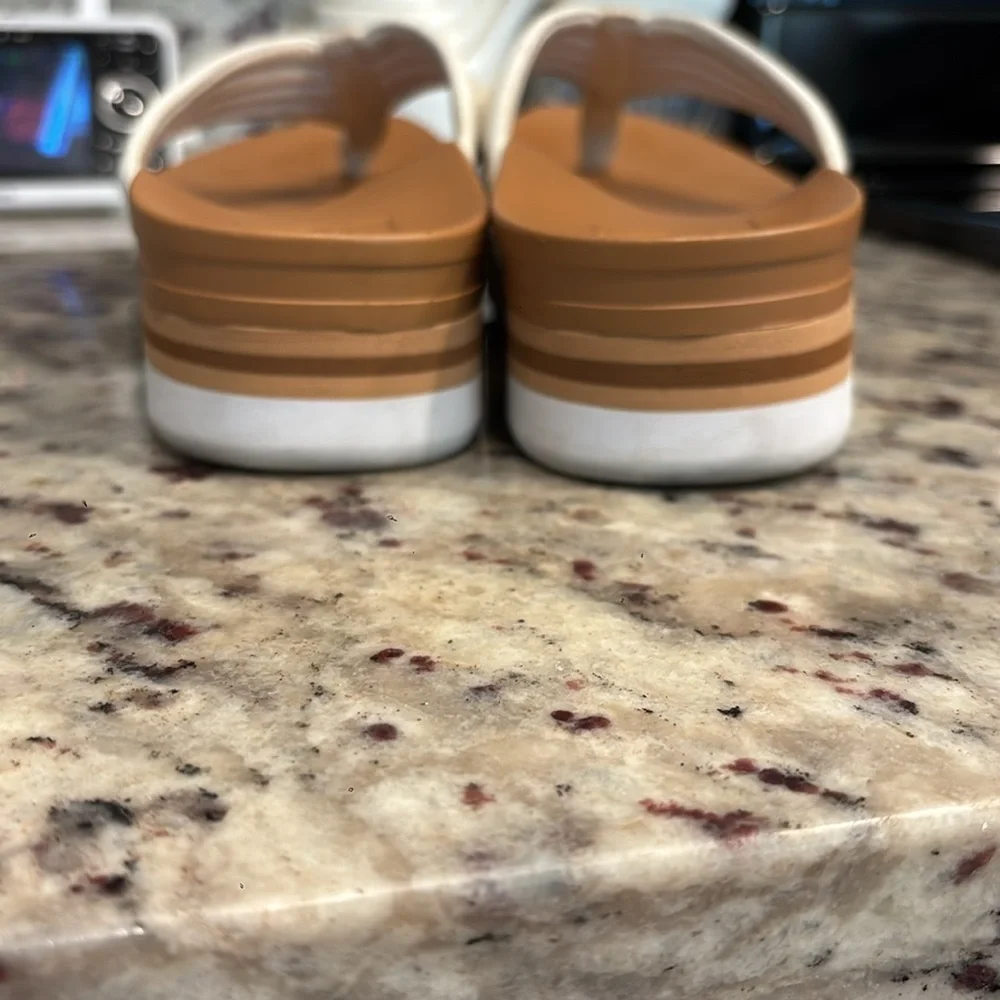 Reef Sz 9 Platform White Brown Tan Sandals Thong Vacation Shoes Casual Errands - Picture 10 of 10